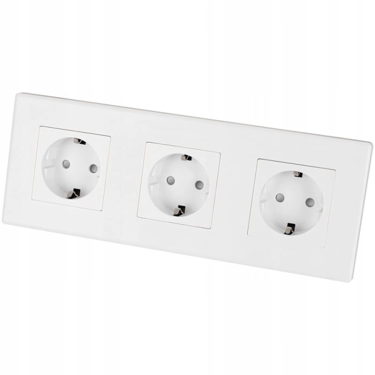 Schuko-Dreifachsteckdose Weiß PVC-Dreifachrahmen Und 3 X Steckdose