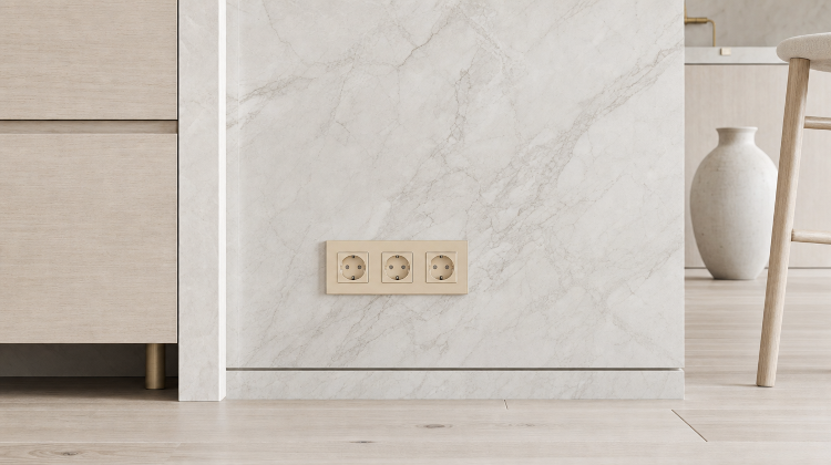 Dreifach-Steckdose Glas Gold Schuko Dreifachrahmen Und 3 X Steckdose